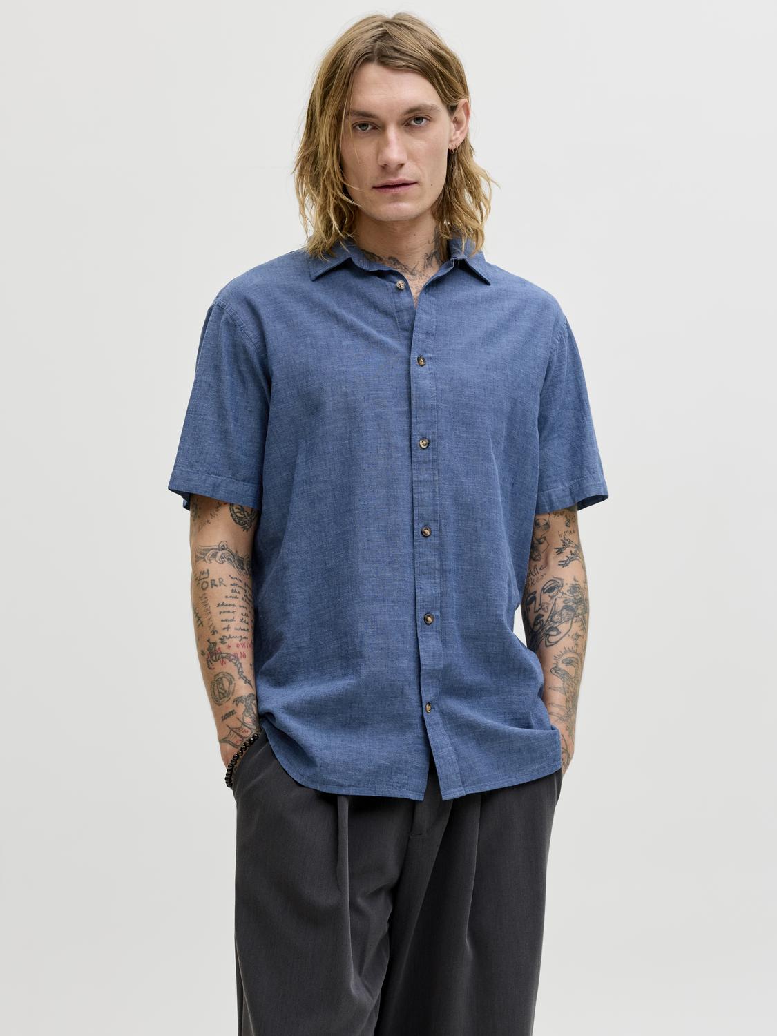 model_shot-front